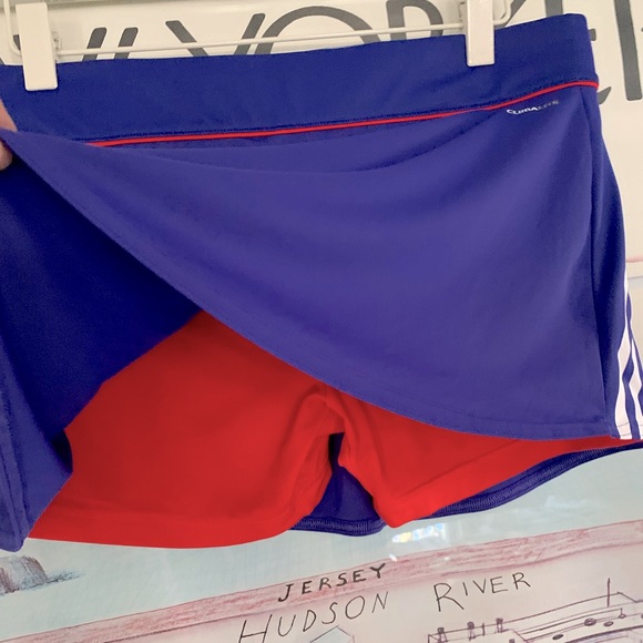 Adidas climalite skort with 3 stripes and red short size M - Picture 3 of 8